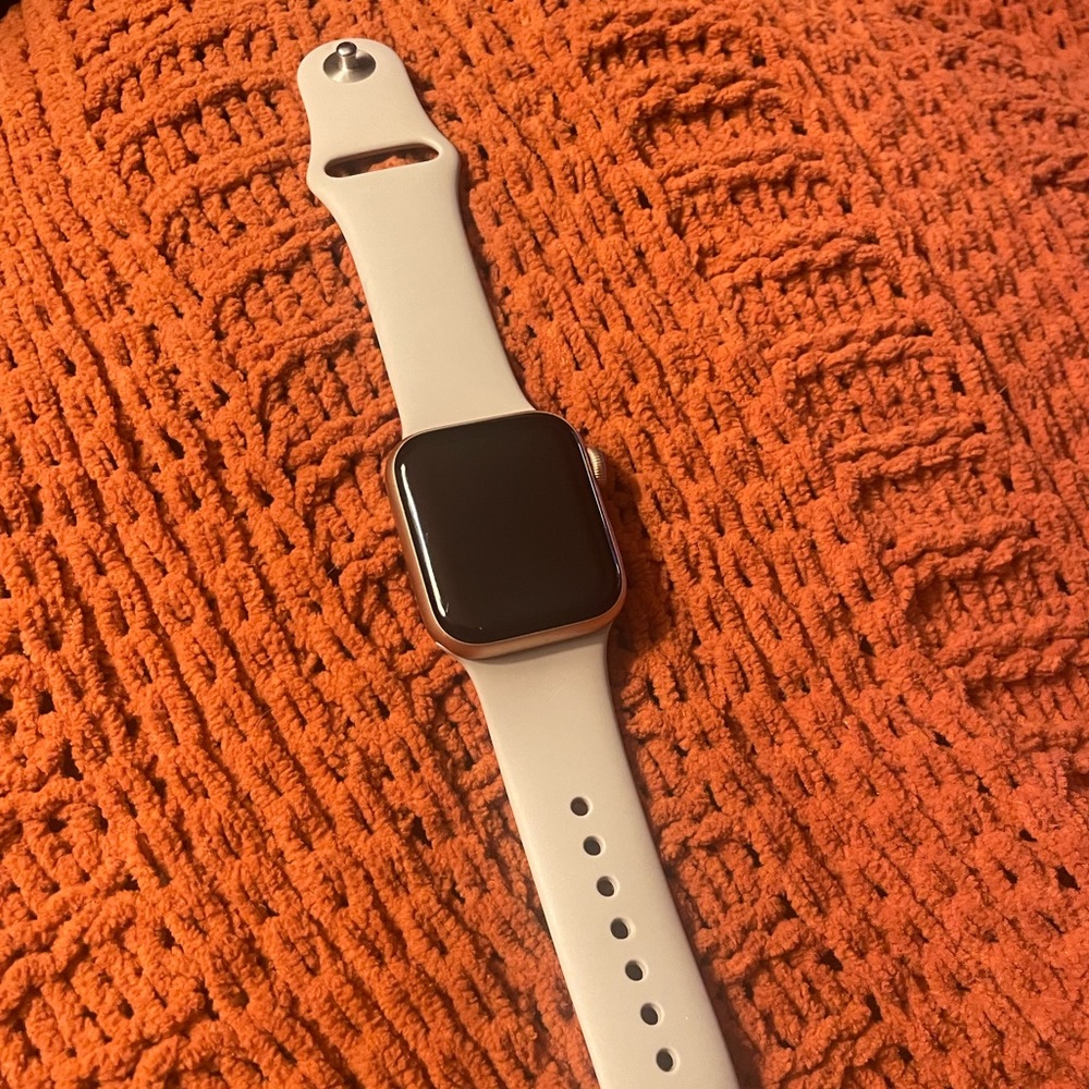 Series 4 Apple Watch- 44mm rose gold